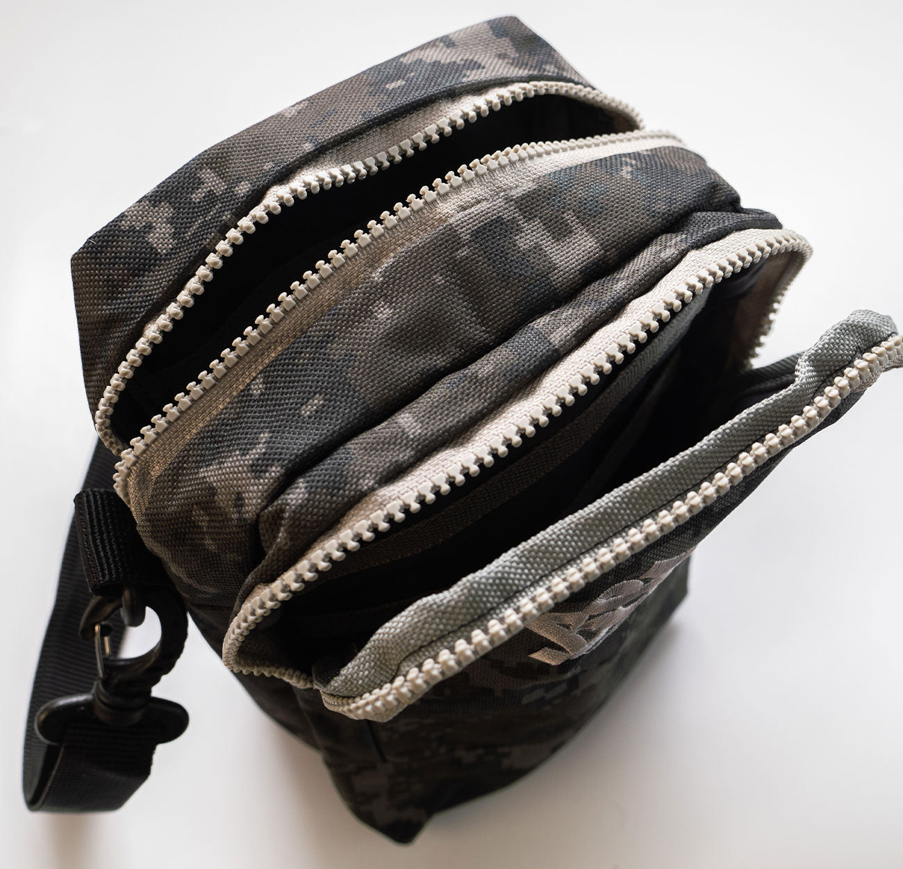 Chunk Side Bag - Dark Camo