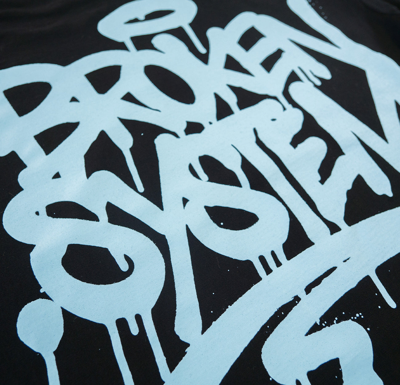 BROKEN SYSTEM SPRAY TEE - BLACK